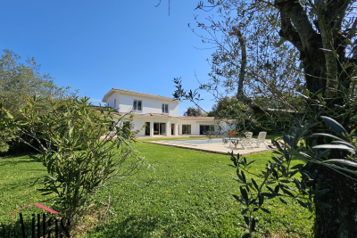 Maison à vendre à LATRESNE  - 8 pièces - 264 m² 