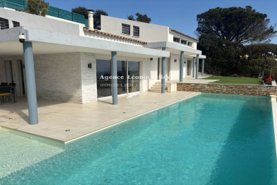 House for sale in LES ISSAMBRES Le Plan-de-la-Tour - 6 rooms - 150 m&sup2; 
