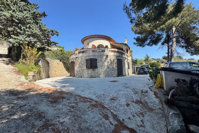 Maison à vendre à VALLAURIS  - 8 pièces - 235 m² 