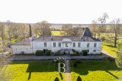 Maison à vendre à FRONSAC  - 14 pièces - 952 m² 