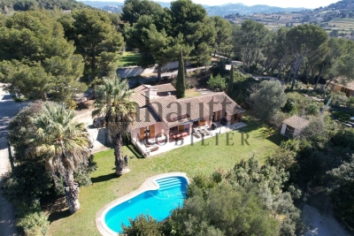 Maison &agrave; vendre &agrave; LA CADIÈRE-D'AZUR  - 5 pi&egrave;ces - 180 m&sup2; 