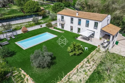 Maison &agrave; vendre &agrave; CHATEAUNEUF-GRASSE  - 7 pi&egrave;ces - 224 m&sup2; 