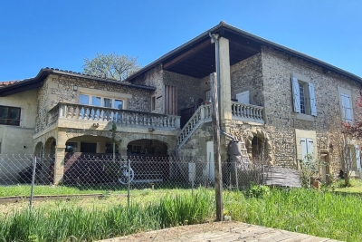 Maison à vendre villa en pierre coeur centre ville 