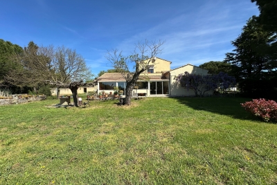 Maison à vendre à UZÈS  - 9 pièces - 210 m² 