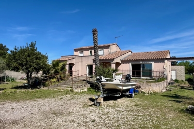 Maison à vendre à ARLES Graveson - 6 pièces - 195 m² 