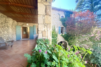Maison à vendre à BARJAC  - 9 pièces - 204 m² 