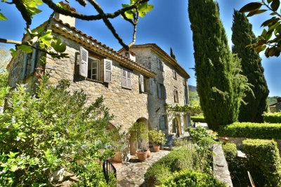 Maison à vendre à LE BAR-SUR-LOUP Revest-les-Roches - 5 pièces - 185 m² 