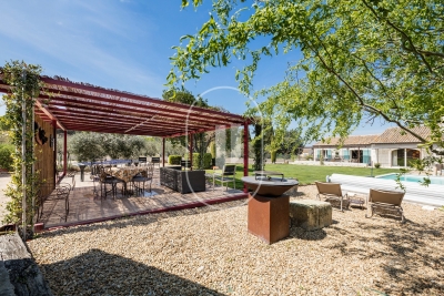 Maison à vendre à ST-RÉMY-DE-PROVENCE  - 4 pièces - 180 m² 