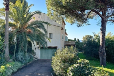Maison à vendre plain pied et vue mer alpes maritimes 