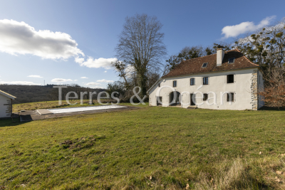 Maison à vendre à SALIES-DE-BEARN Mairie-Stade-Bergereau-Depart - 8 pièces - 300 m² 