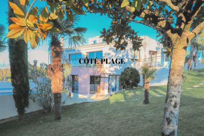 Maison à vendre à ST PALAIS SUR MER Port-d'Envaux - 8 pièces - 304 m² 