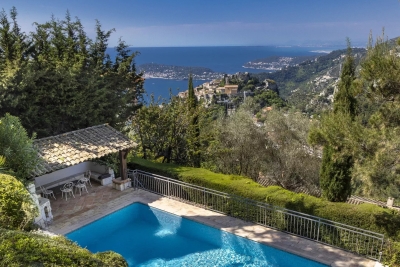 Maison à vendre à EZE  - 5 pièces - 236 m² 