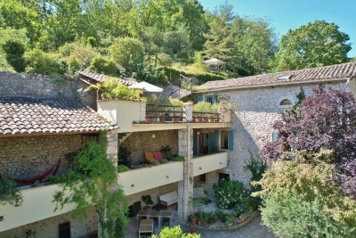 Maison à vendre à BARJAC Caissargues - 9 pièces - 300 m² 