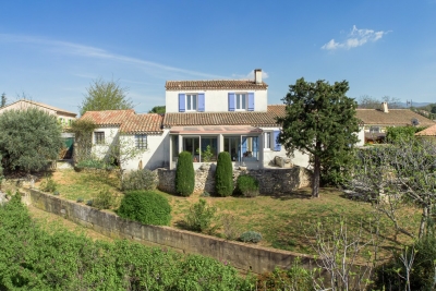 House for sale in APT  - 6 rooms - 133 m² 