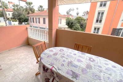 Appartement à vendre à ROQUEBRUNE-CAP-MARTIN Pont du Lys-Antibes Les Pins - 2 pièces - 40 m² 