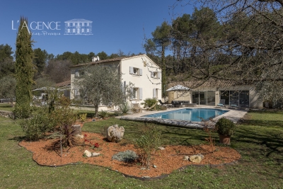 Maison &agrave; vendre &agrave; PEYROLLES-EN-PROVENCE  - 7 pi&egrave;ces - 216 m&sup2; 