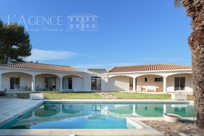Maison à vendre à AIX-EN-PROVENCE Beauvalle - 6 pièces - 215 m² 