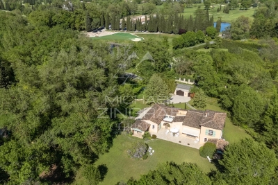 House for sale in CHATEAUNEUF-GRASSE  - 9 rooms - 240 m² 