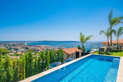 Maison à vendre à VALLAURIS  - 6 pièces - 310 m² 