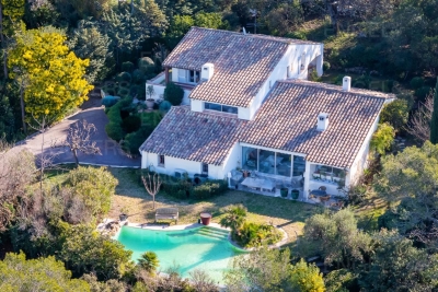 Maison à vendre à ST-RAPHAËL Peyron-Saint Sebastien - 7 pièces - 200 m² 