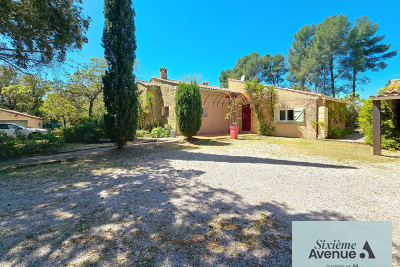 Maison &agrave; vendre &agrave; LE BEAUSSET Les 4 Freres-Les Cancades-Les Ginestes - 6 pi&egrave;ces - 152 m&sup2; 