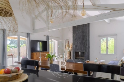 Maison à vendre à CASSIS Pauriol-Vertus - 8 pièces - 191 m² 