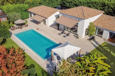 Maison à vendre piscine chemine roquefort les pins