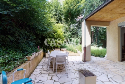 Maison à vendre à ST MAUR DES FOSSES  - 8 pièces - 240 m² 