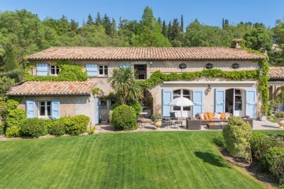 Maison à vendre à CHATEAUNEUF-GRASSE Saint-Philippe - 9 pièces - 363 m² 
