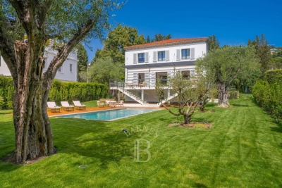 House for sale in CANNES  - 8 rooms - 260 m&sup2; 