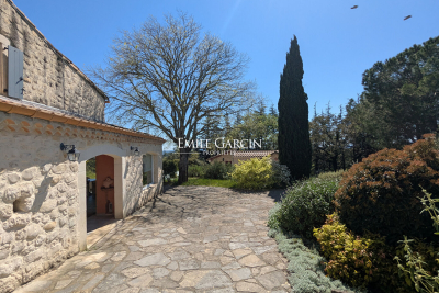 Maison à vendre à LUSSAN  - 10 pièces - 340 m² 