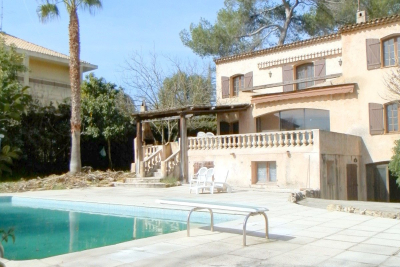 Maison à vendre à MOUGINS  - 8 pièces - 467 m² 