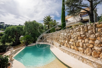 Maison à vendre à ROQUEBRUNE-CAP-MARTIN  - 6 pièces - 268 m² 