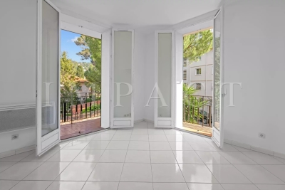 Appartement à vendre à CANNES Gare Nice-Ville - 2 pièces - 35 m² 