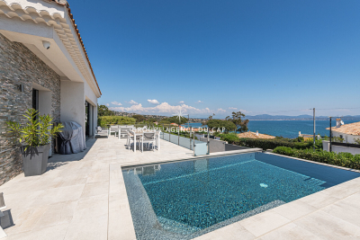 House for sale in LES ISSAMBRES Les Issambres - 8 rooms - 169 m² 