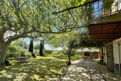 Maison à vendre à MALLEMORT Cites de la Viste - 7 pièces - 250 m² 