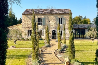Maison &agrave; vendre &agrave; ST-RÉMY-DE-PROVENCE  - 6 pi&egrave;ces - 210 m&sup2; 