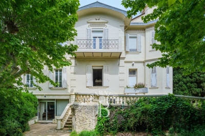 Maison à vendre à MARSEILLE 8EME La Plaine Notre Dame-Pas des Lanciers - 10 pièces - 300 m² 