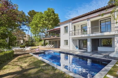 Maison à vendre à AIX-EN-PROVENCE Hameau - 7 pièces - 215 m² 