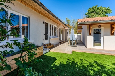 House for sale in ARCACHON  - 7 rooms - 120 m² 
