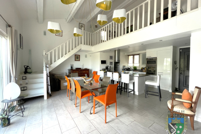 Maison à vendre à LA LONDE-LES-MAURES Zone Est Diffuse - 8 pièces - 170 m² 