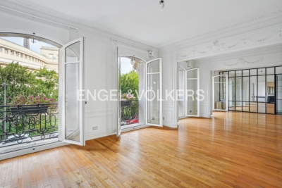 Appartement à louer à PARIS 16EME Seine et Berges 2 - 6 pièces - 204 m² 