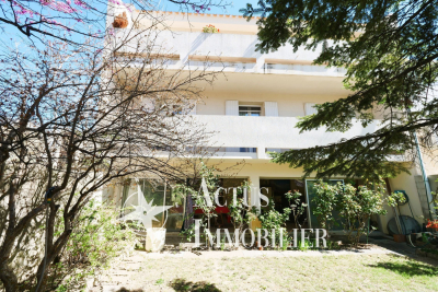 Maison &agrave; vendre &agrave; SALON-DE-PROVENCE  - 8 pi&egrave;ces - 242 m&sup2; 
