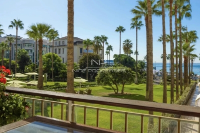 Appartement à vendre à CANNES Croisette-Palm-Beach - 3 pièces - 127 m² 