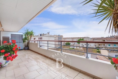 Apartment for sale in STE-MAXIME Nartelle-Noyer-Bellevue-Bd des Sardinaux - 4 rooms - 147 m&sup2; 