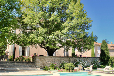 Maison à louer à LACOSTE Joucas - 12 pièces - 550 m² 