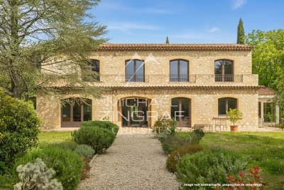 House for sale in AIX-EN-PROVENCE  - 10 rooms - 284 m&sup2; 