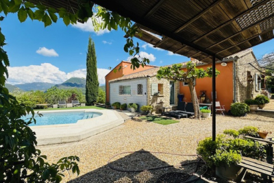 Maison à vendre à ENTRECHAUX Montfavet Pericentre - 9 pièces - 220 m² 