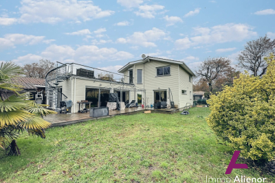 House for sale in LE TEICH  - 4 rooms - 147 m² 