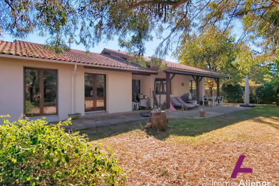 House for sale in LANTON  - 6 rooms - 155 m² 